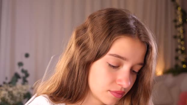 little_poetry Chaturbate Female 23-08-2025