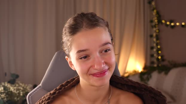 little_poetry Chaturbate Female 05-09-2025