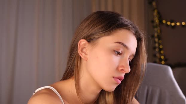 little_poetry Chaturbate Female 19-09-2025