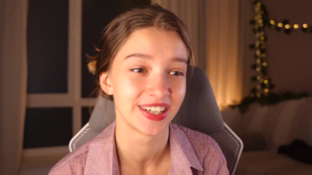 little_poetry Chaturbate Female 09-10-2025