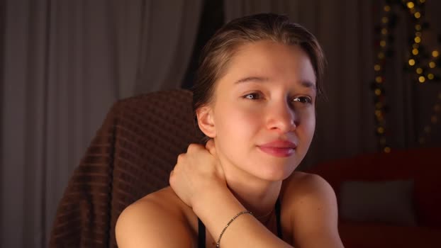 little_poetry Chaturbate Female 28-10-2025