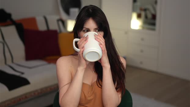 _blackbee_ Chaturbate Female 25-11-2025