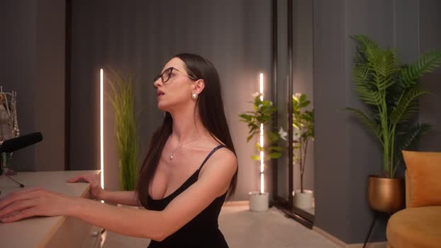 calliadesigner Chaturbate Female 15-12-2025