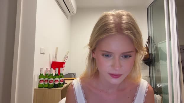 laraineprada Chaturbate Female 25-01-2026